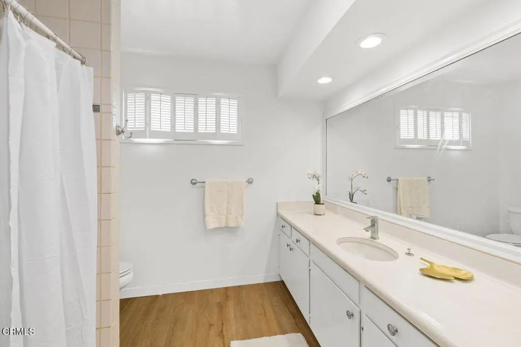 5411 Tyrone Avenue 202, Los Angeles, California 91401 home-pic-20