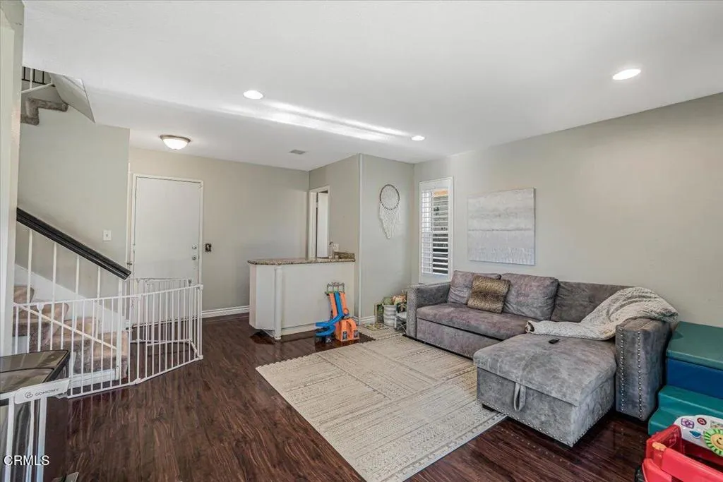 1414 Fallen Leaf Avenue, Ventura, California 93004 home-pic-11