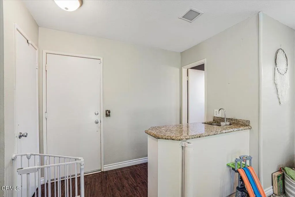 1414 Fallen Leaf Avenue, Ventura, California 93004 home-pic-12
