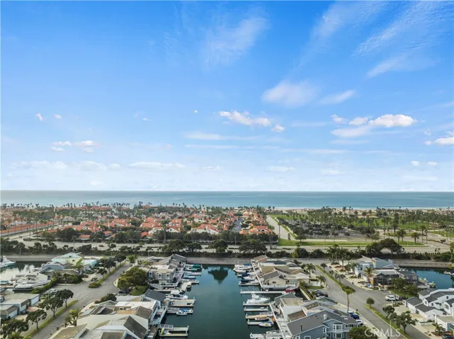 Private waterway with no crosstraffic