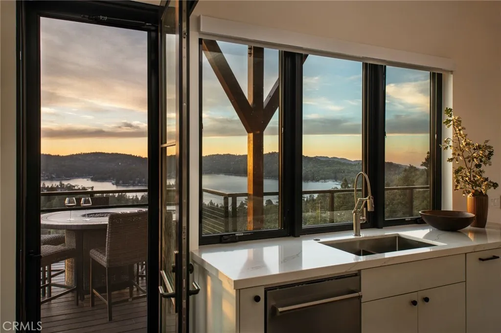 292 Ponderosa Peak Road, Lake Arrowhead, California 92352 home-pic-10
