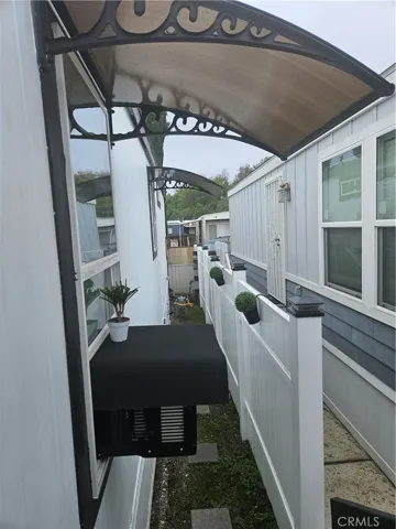 Front right side awning