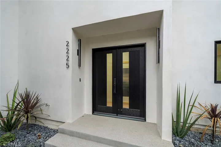 2225 Shoredale entry.