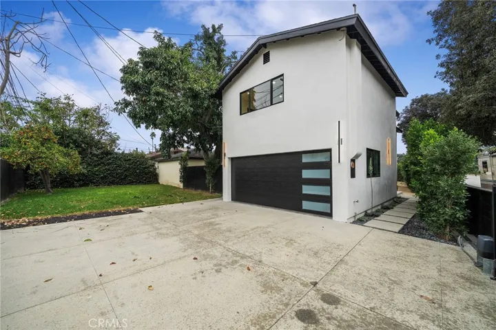 2225 Shoredale garage.