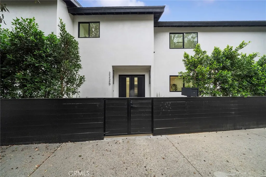 2225 Shoredale entry.