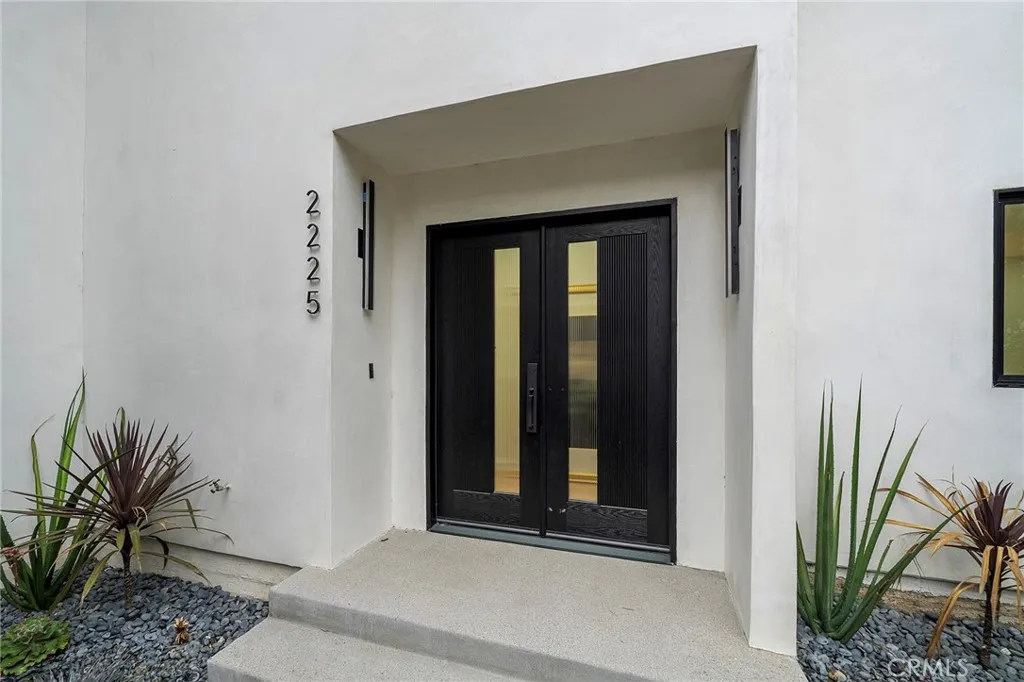 2225 Shoredale entry.