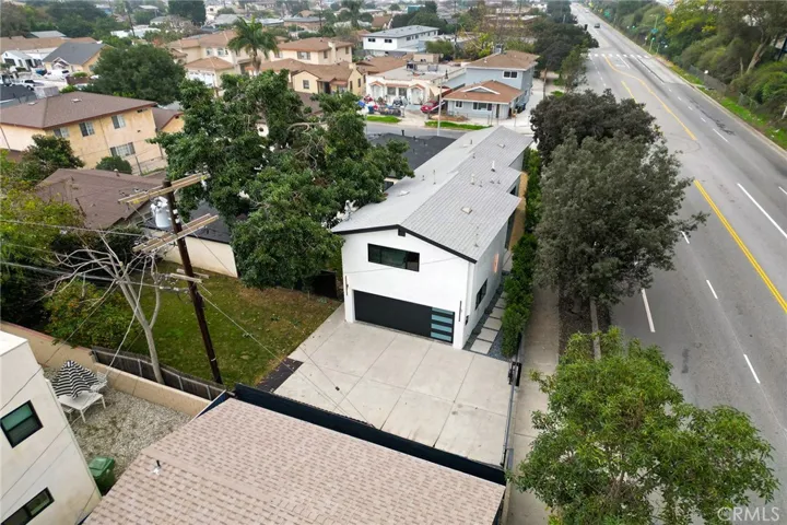  2225 Shoredale garage