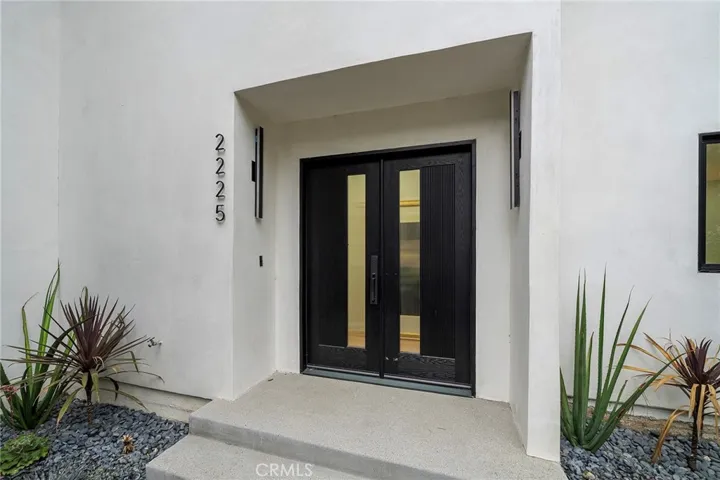 2225 Shoredale entry.