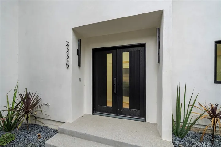 2225 Shoredale entry.