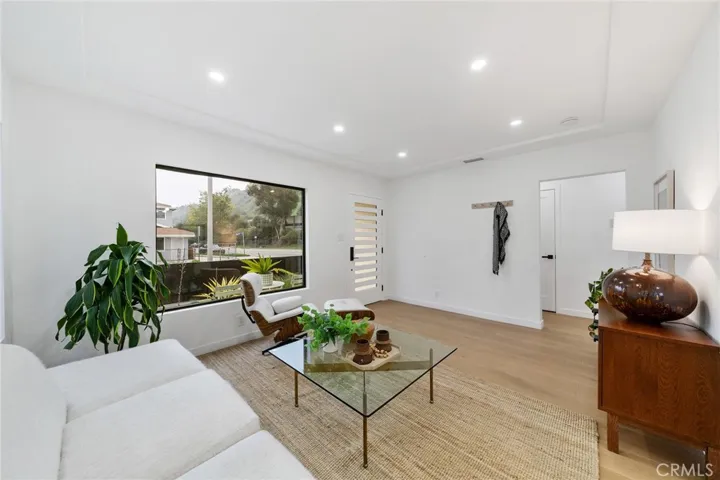 2229 Shoredale beautifully updated living room.