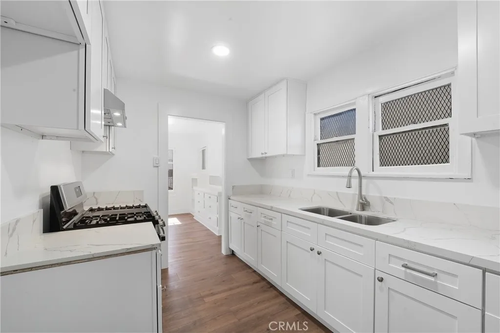 1261 W 51st, Los Angeles, California 90037 home-pic-48