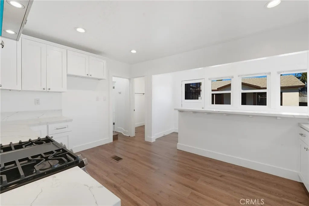 1261 W 51st, Los Angeles, California 90037 home-pic-12