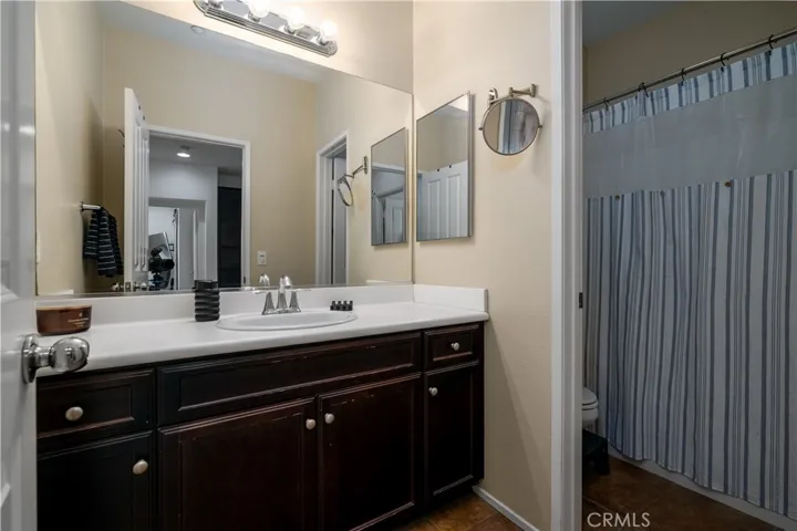 Guest Bathroom Upstairs with Tub/Shower Combo