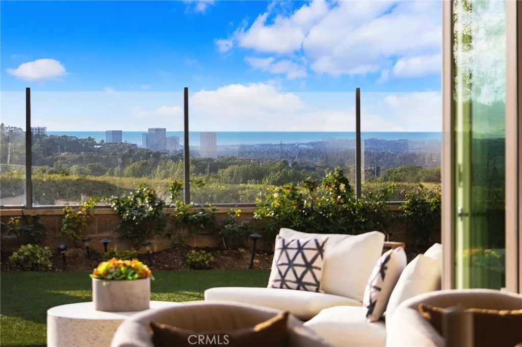37 Blue Summit, Irvine, California 92603 home-pic-4