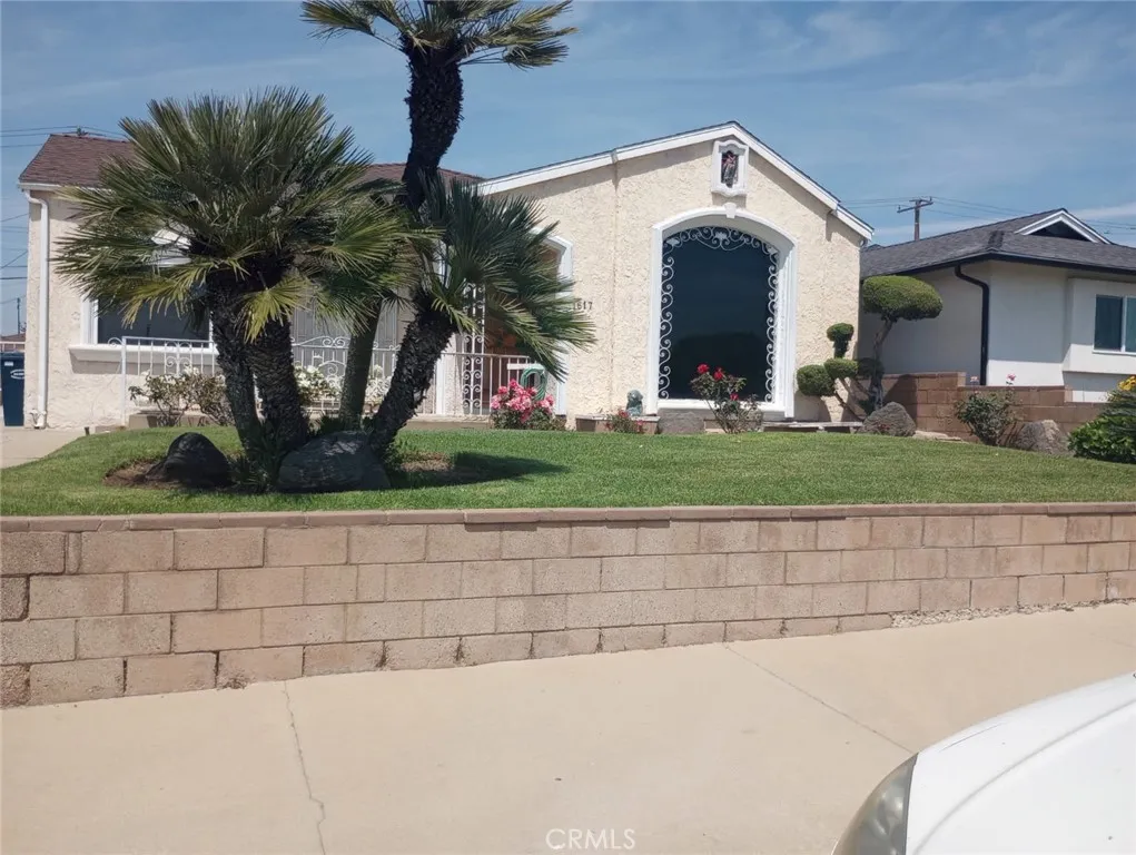 1617 W 125th Street, Los Angeles, California 90047 home-pic-3