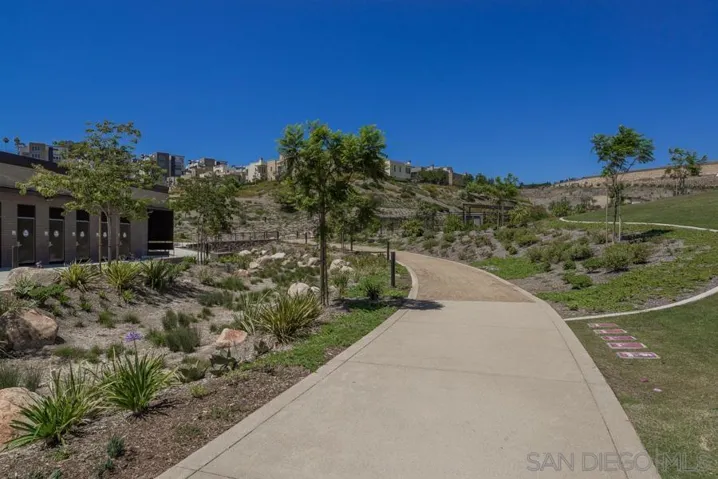 Walking trails throughout Civita