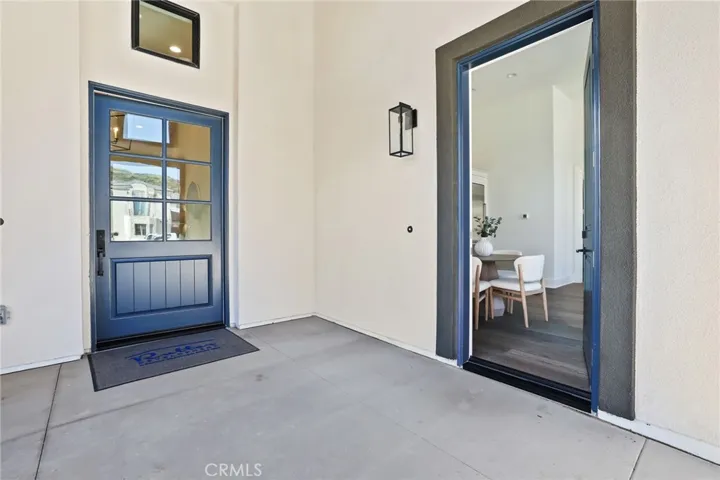 Entry way with door to lock-out 1 bedroom, 1 bath casita