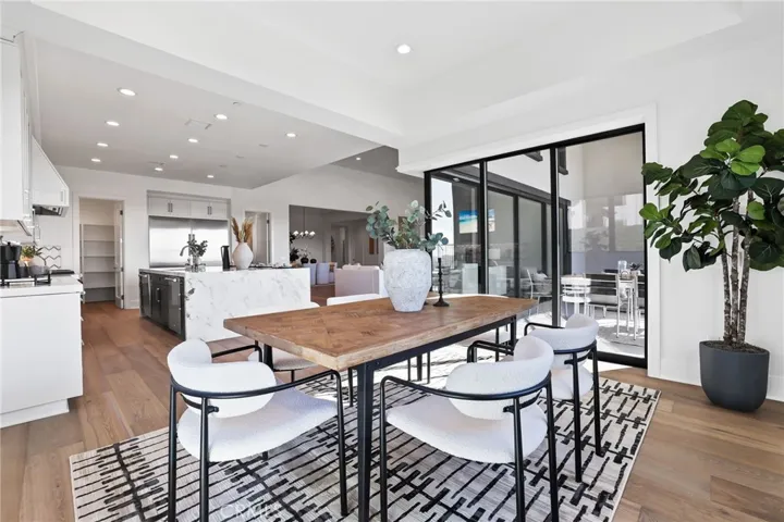 Kitchen nook/dining adjacent to California Room