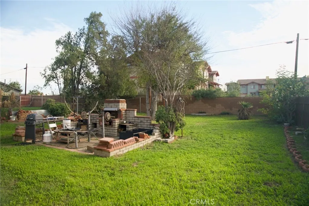 16823 Fontlee Lane, Fontana, California 92335 home-pic-2