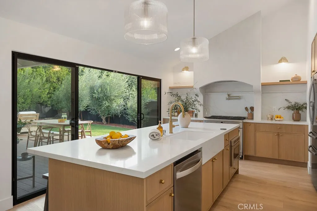 208 Susannah Place, Costa Mesa, California 92627 home-pic-12