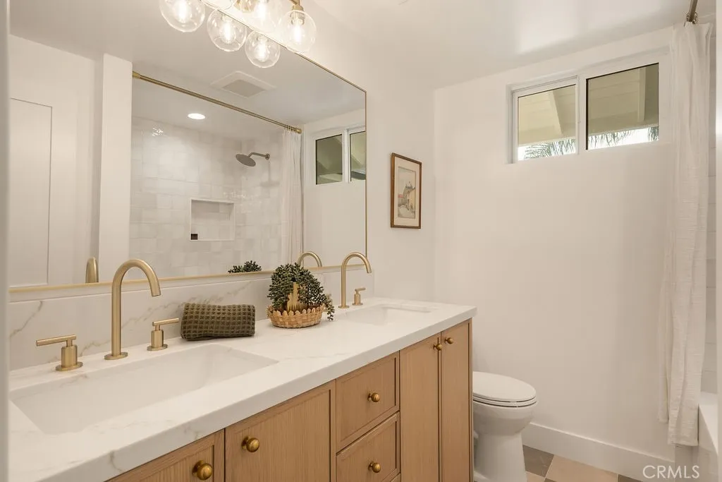 208 Susannah Place, Costa Mesa, California 92627 home-pic-16