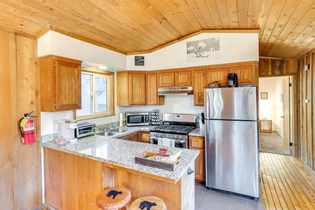 524 W Rainbow Boulevard, Big Bear, California 92314 home-pic-5