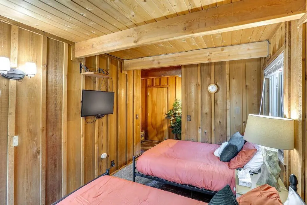 524 W Rainbow Boulevard, Big Bear, California 92314 home-pic-23