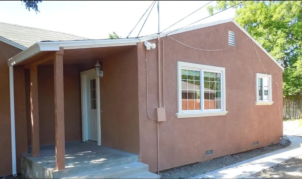 327 W 20th St, Antioch, California 94509 home-pic-1