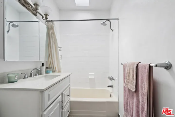 2621 Centinela Avenue 16, Santa Monica, California 90405