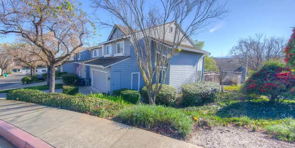 Ideal location in established neighborhood. HOA covers exterior paint, gutter cleaning, Roof, Fencing, Street paving, common area landscape, pool.