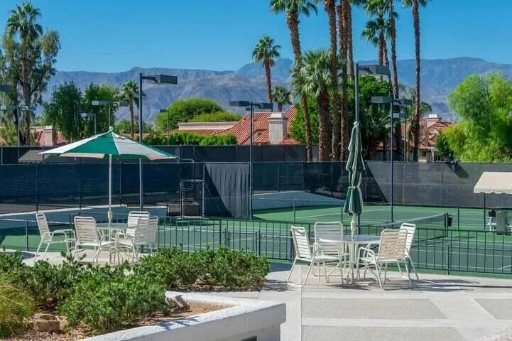TENNIS TENNIS