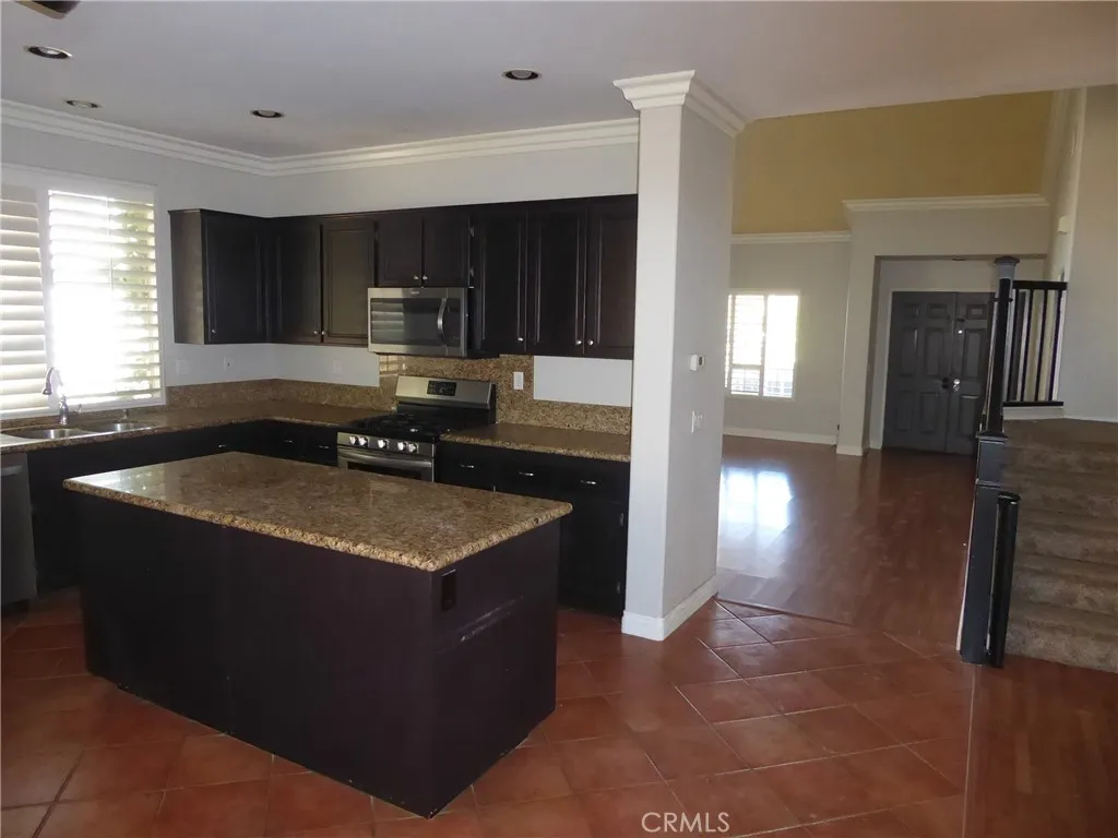 27069 Dawnview Court, Corona, California 92883 home-pic-9