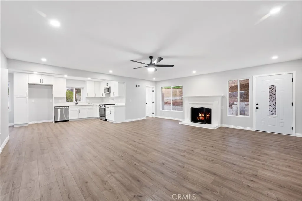 44275 Hillcrest Lane, Hemet, California 92544 home-pic-3