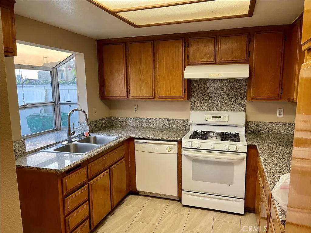 3100 Jeannie Cmn, Santa Ana, California 92703 home-pic-7