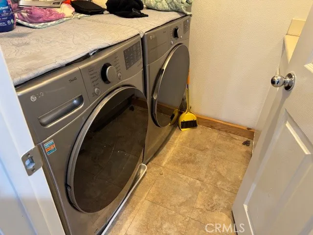 LAUNDRY WITH SINK
