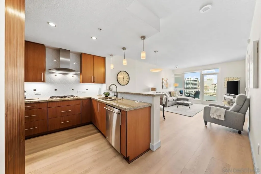 325 7th Ave 1901, San Diego, California 92101 home-pic-3