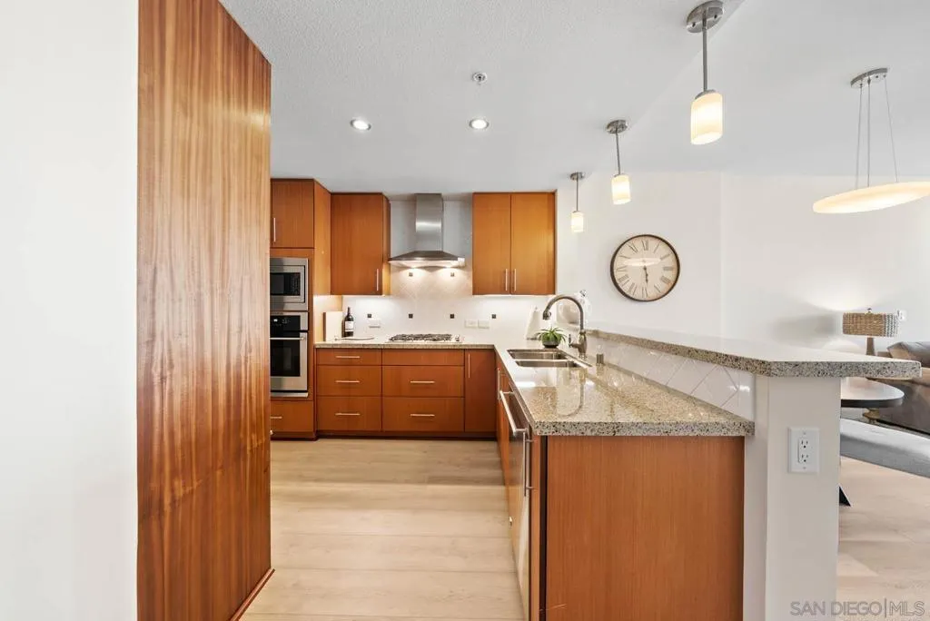 325 7th Ave 1901, San Diego, California 92101 home-pic-4