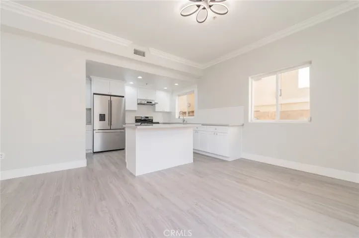 5719 Camellia 102, North Hollywood, California 91601