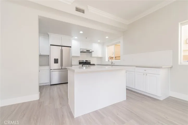 5719 Camellia 102, North Hollywood, California 91601