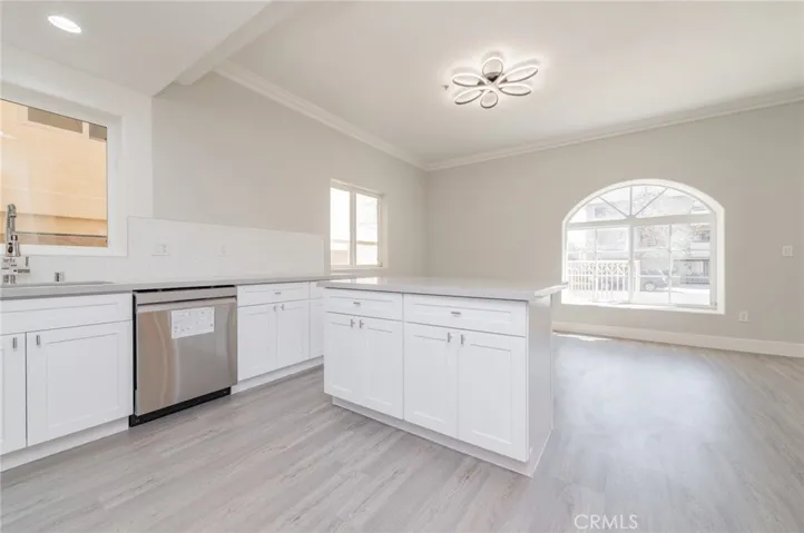 5719 Camellia 102, North Hollywood, California 91601