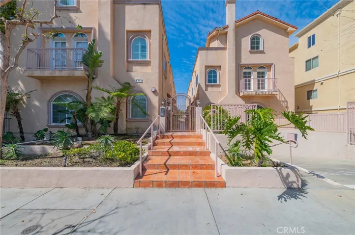 5719 Camellia 102, North Hollywood, California 91601