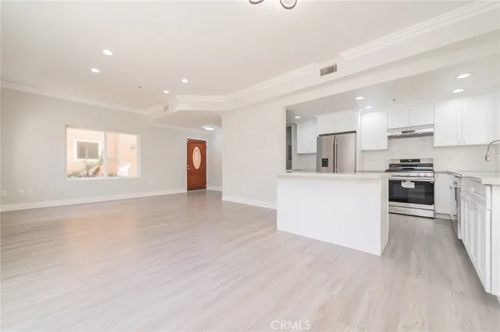 5719 Camellia 102, North Hollywood, California 91601