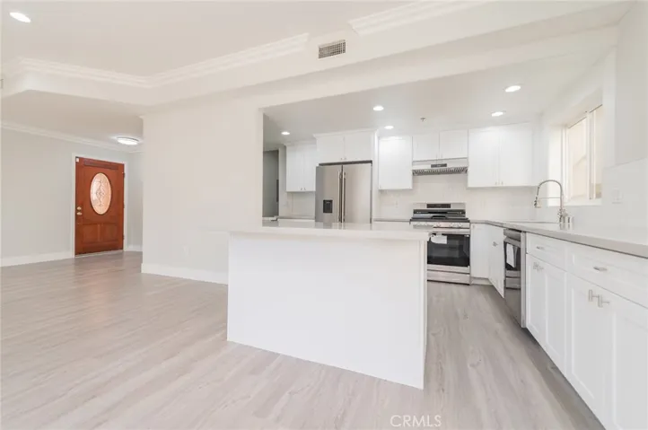 5719 Camellia 102, North Hollywood, California 91601