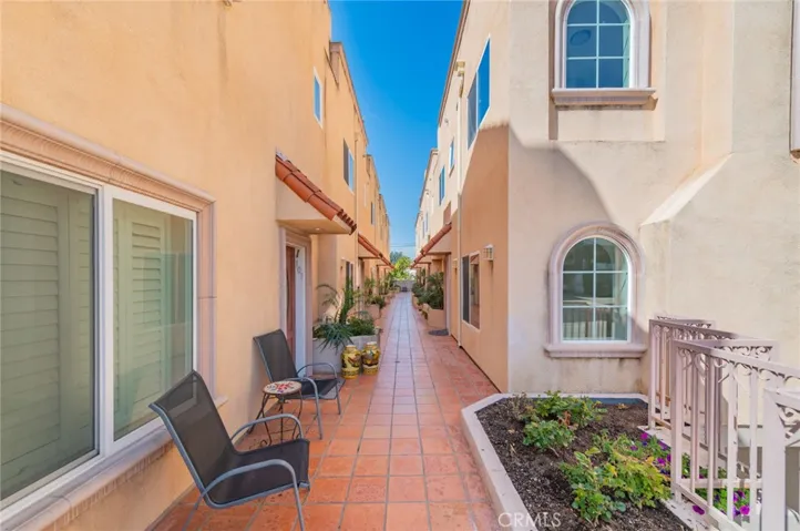 5719 Camellia 102, North Hollywood, California 91601