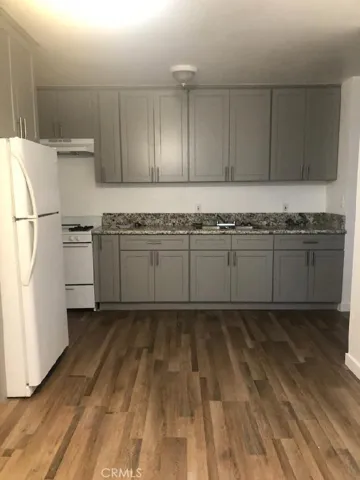 Kitchen & LivingroomBahroom