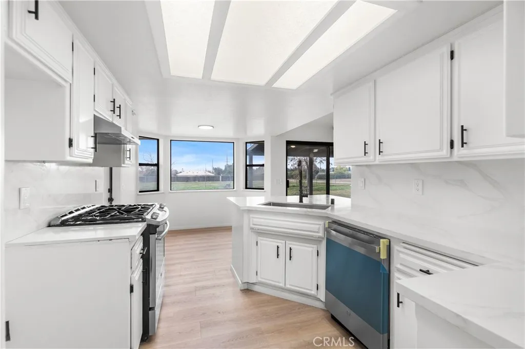 9239 Hickory Avenue, Hesperia, California 92345 home-pic-23