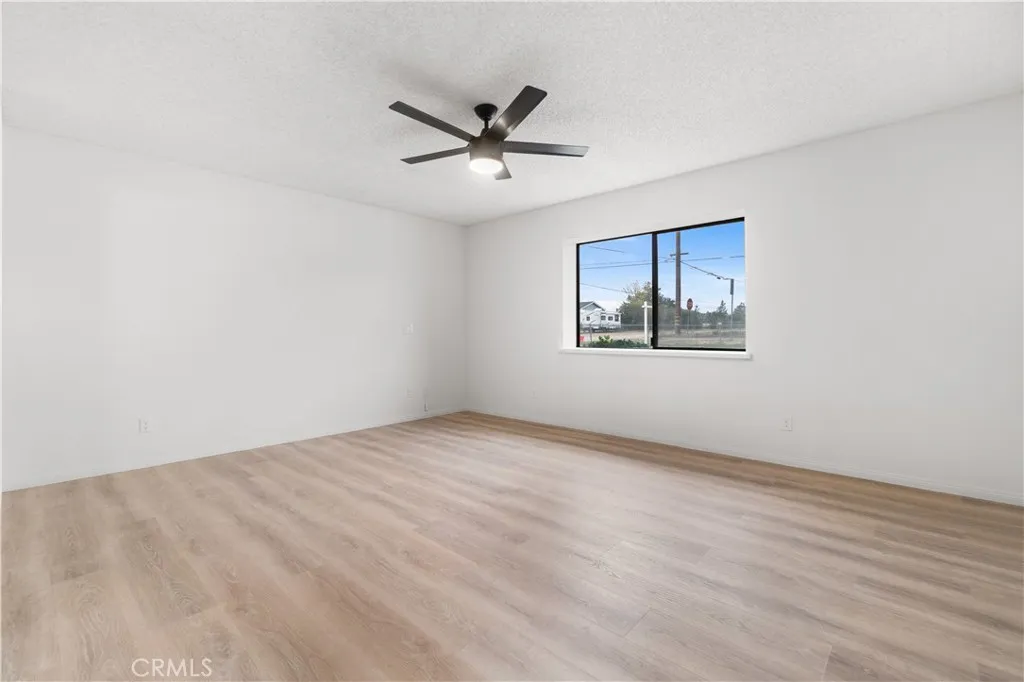 9239 Hickory Avenue, Hesperia, California 92345 home-pic-31