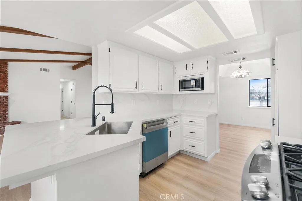 9239 Hickory Avenue, Hesperia, California 92345 home-pic-22