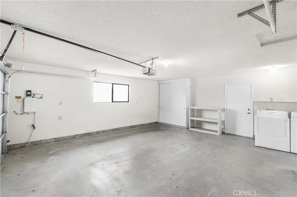 9239 Hickory Avenue, Hesperia, California 92345 home-pic-37