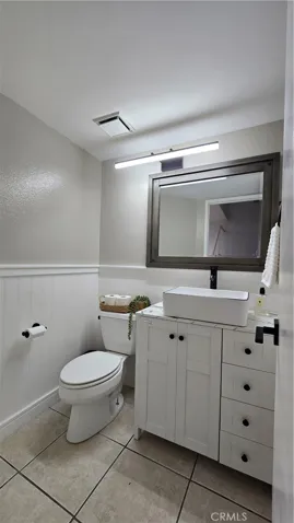 Powder room / downstairs